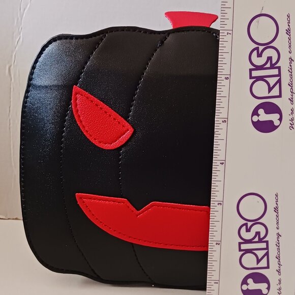 Halloween Pumpkin w Gold Chain Crossbody Purse /Bag Black & Red Faux Leather NWT - Picture 3 of 3